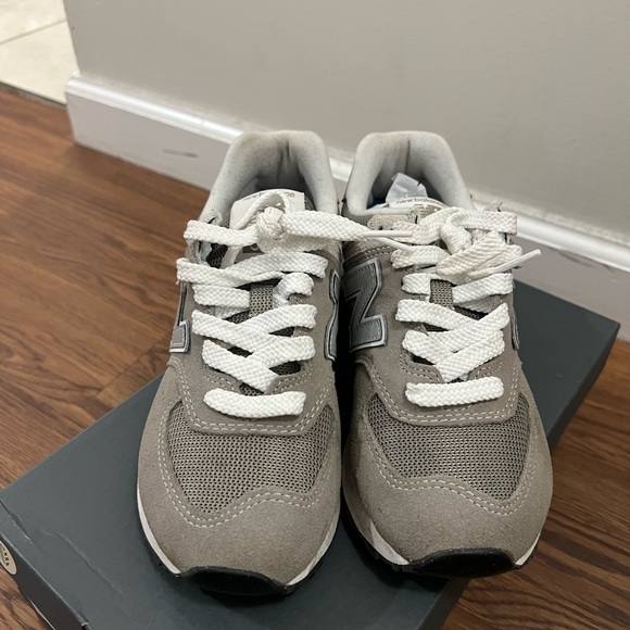 New Balance Gray 574 Core Sneakers Size 5 US $90 - Picture 4 of 10